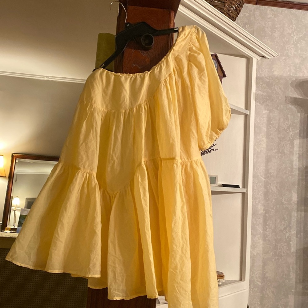 Devotion Twins Shirt Top SMALL One Shoulder Tiered Soft Yellow - EUC